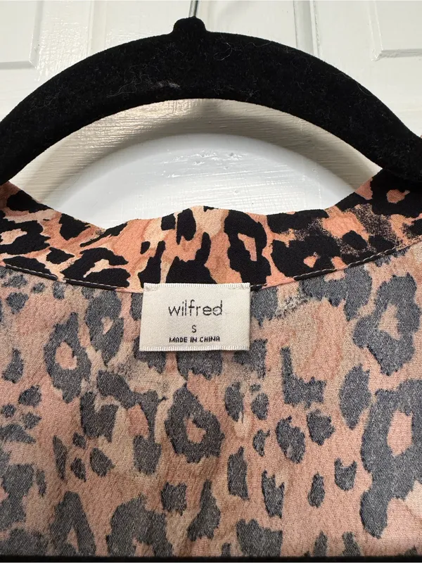 Wilfred Aritzia Leopard Print Button Blouse‎ Black Animal Print Top Size Small - Image 2