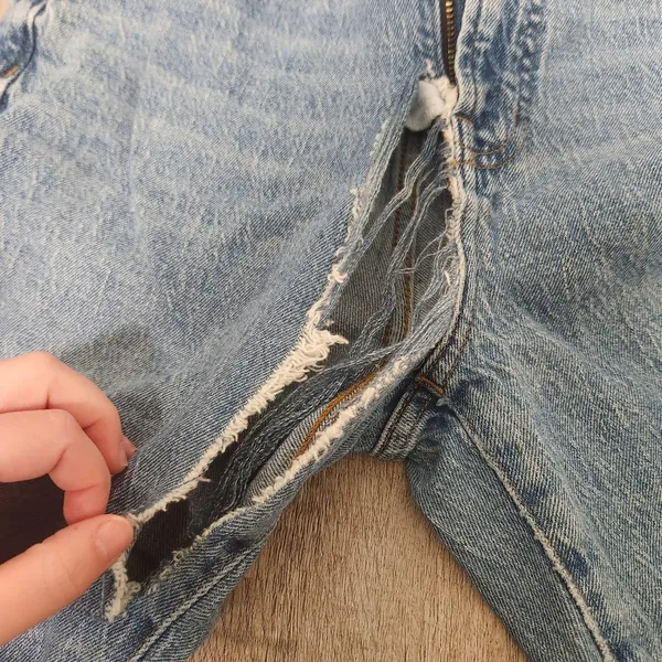 FLAWED Madewell Jeans Size 28 - Image 3