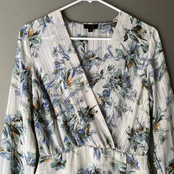 Ontwelfth Dainty Coastal Spring Floral‎ Long Sleeve Wrap Mini Dress Small White - Image 2
