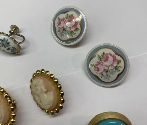 Lot Of 4 Pretty Vintage - Modern Clip On Screw On Costume Earrings - Image 9