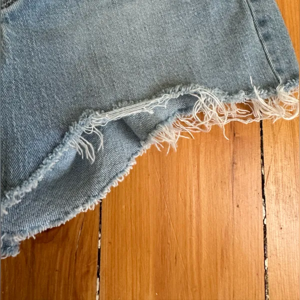 Good American Bombshell Denim Shorts • Light Blue Jean Shorts • Size 2/26 - Image 3