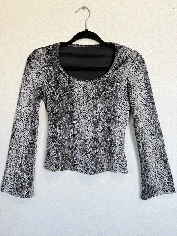 Guess Vintage 80s Snake Print Velvet Bell Sleeve Top Whimsigoth Goth Grunge Gray - Image 2