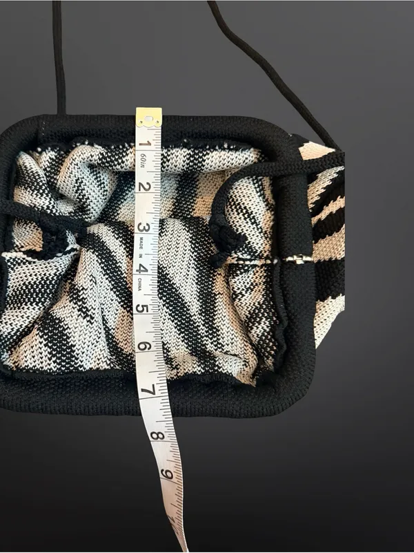 🦓 ZEBRA PRINT KNIT DUMPLING CLUTCH | 2 - Image 8