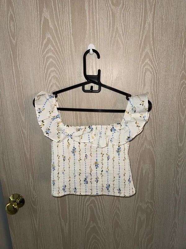 Wild Fable white and blue floral crop top - Image 2