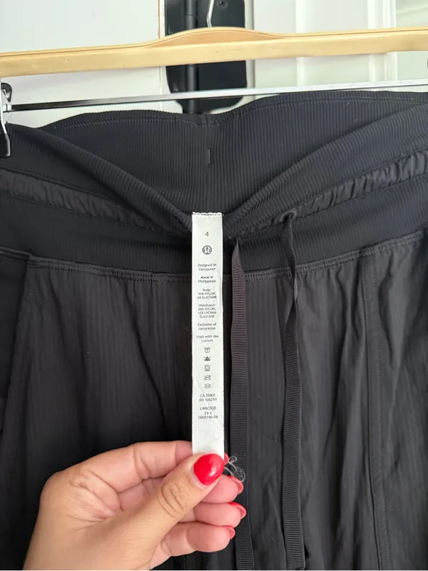 Lululemon Dance Studio‎ Mid-Rise Crop 25" Black - Image 3