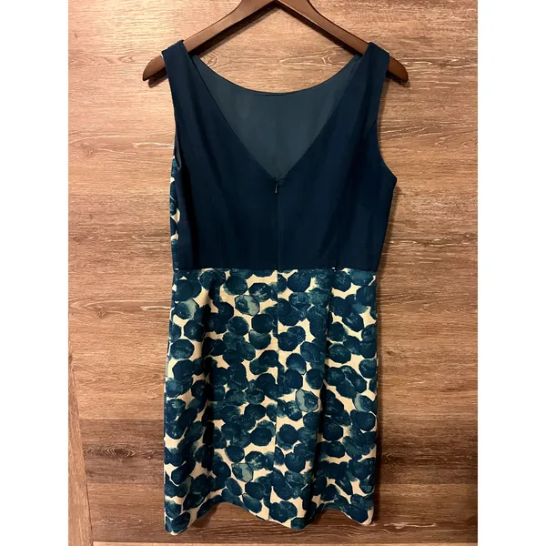 Tabitha dress blue size 12 floral cocktail party pencil zipper V back short - Image 3