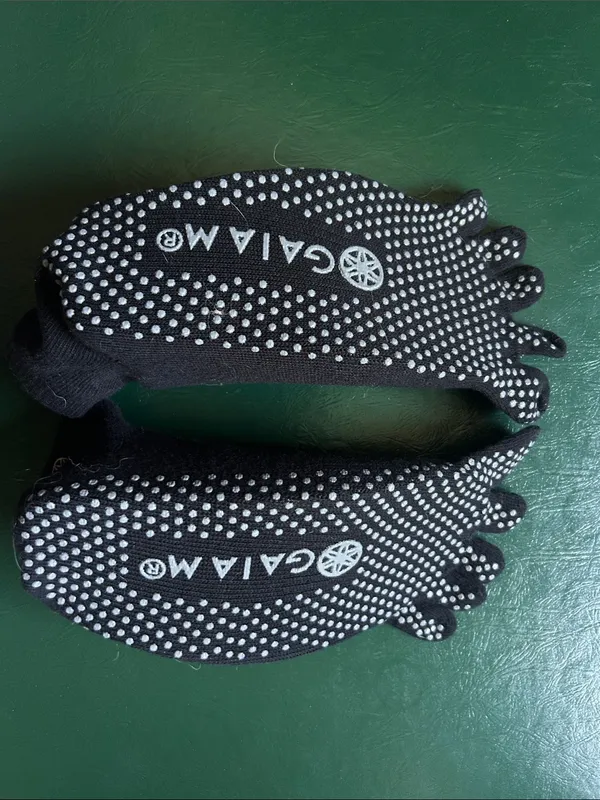 Gaiam no slip toe socks M/L - Image 2