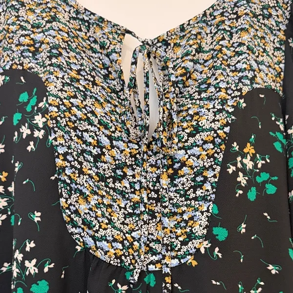 Ann Taylor chiffon navy and Green Women's Top floral flowy blouse keyhole top - Image 4