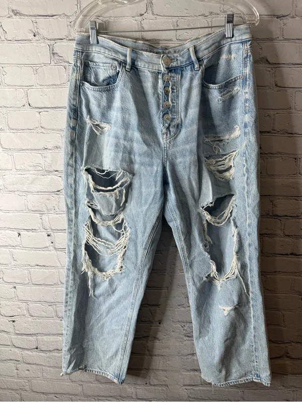 American Eagle women’s jeans 90s boyfriend 14 short - Image 2
