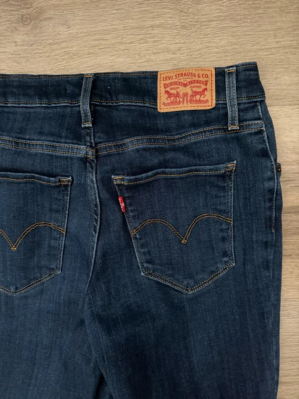 Levi’s 724 High-Rise Straight Jeans - Image 8