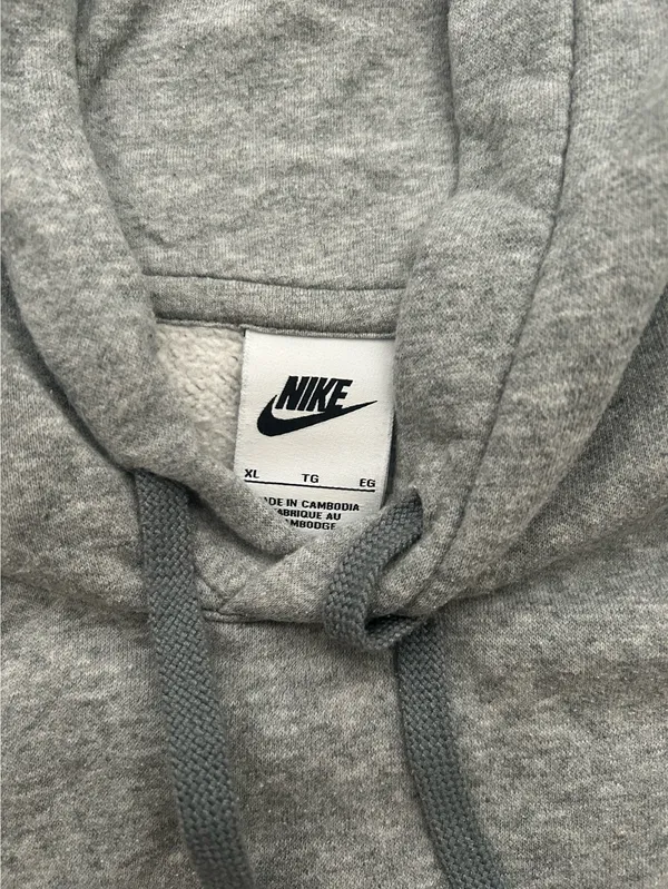 Nike Marquette Volleyball Sweatshirt - Image 3