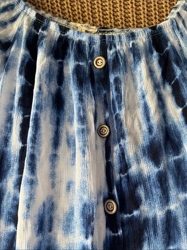 Tie-Dye Blue Midi Dress with Button Front - Image 4