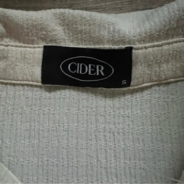 Cider Womens Cream/Beige Textured Long Sleeve Collared Button Down Crop Top Sz S - Image 3