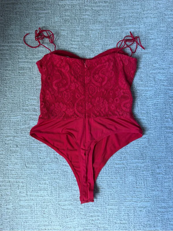 superdown Red Lace Bustier Bodysuit with Tie Straps - Image 4