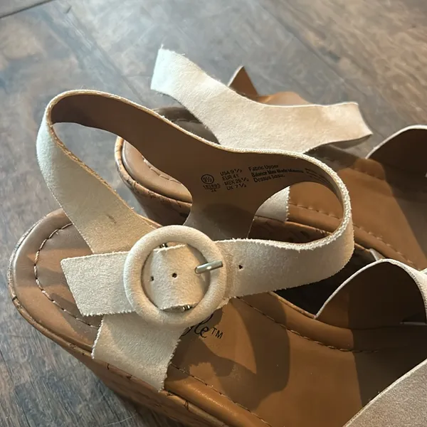 American Eagle Women’s Sandals Sz 9‎ 1/2 White Wedge Shoes Cork. - Image 2