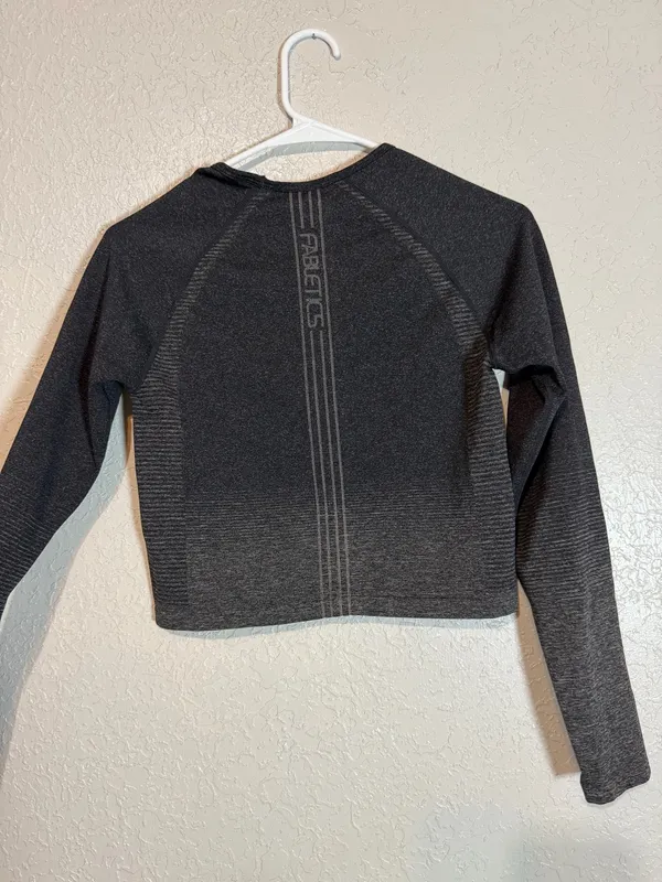 Fabletics Long Seamless Sleeve Crop - Image 2
