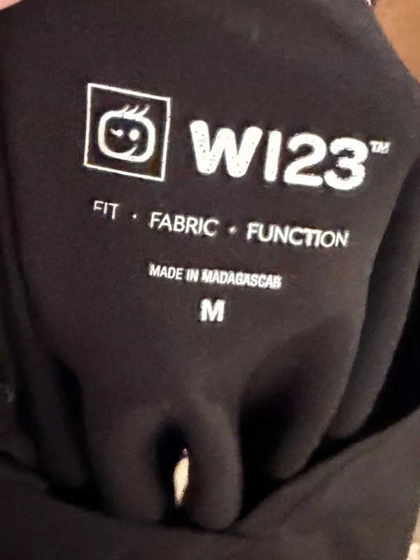 W123 Black Scrub Shirt Size M - Image 4