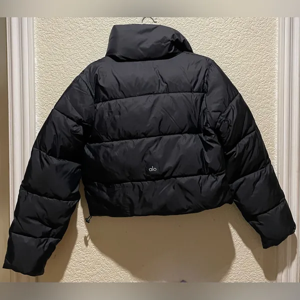 ALO Yoga NWT Gold Rush Puffer Jacket Full Zip, zipper pocket, very warm Black L - Image 6