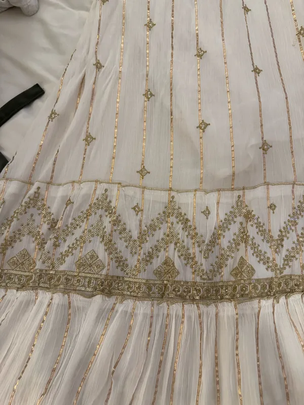 Gold & white flowy dress - Image 2
