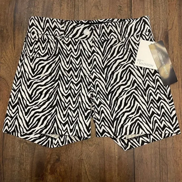 89th + Madison | Zebra Stretch Shorts Black Size 6 - Image 4