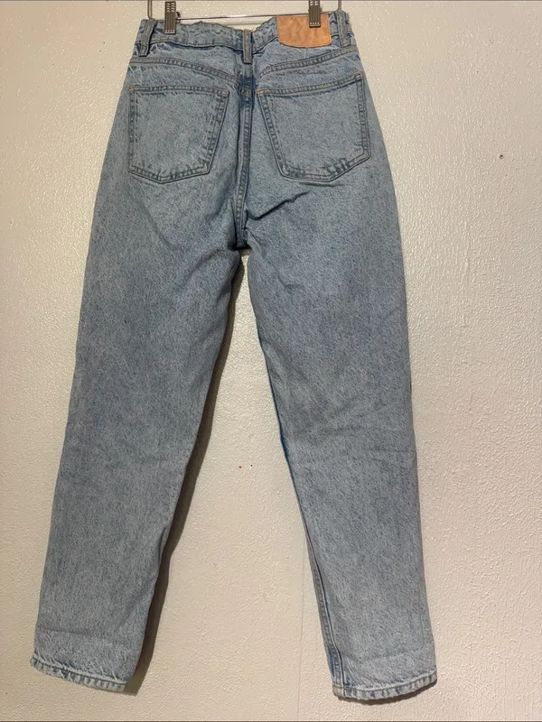 ZARA Light Wash High-Waisted Mom Jeans Tapered Leg - Size 4 (EUR 36) - Image 5