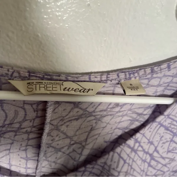 New York & Co Streetwear V-Neck‎ T-Shirt Light Purple - Image 10