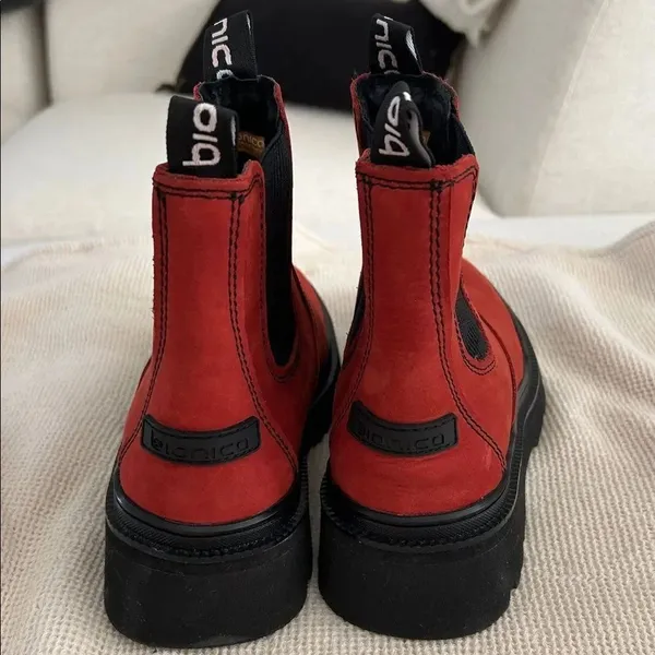 Bionica Dina Rogue Red Women’s Boot, size 8, NWOT Floor display - Image 7