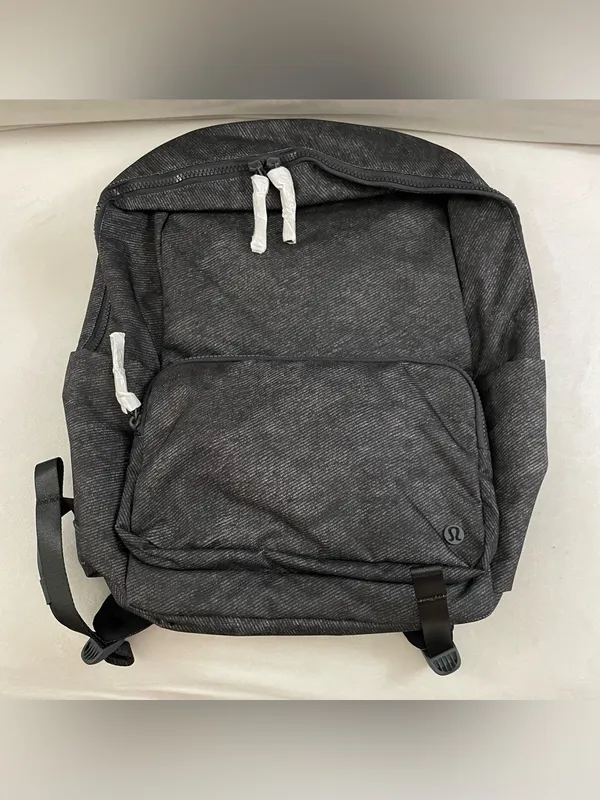 Lululemon NWT Everywhere Backpack 22L Stone Twill Graphite Grey Water Repellent - Image 6