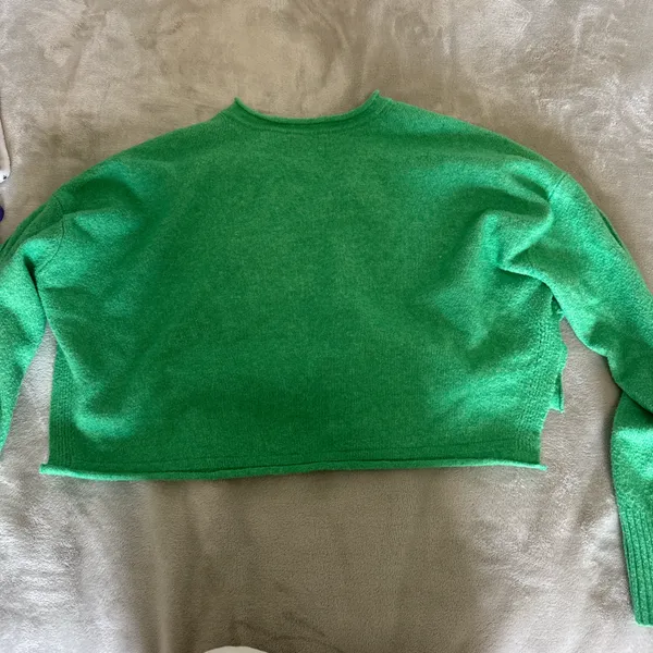 Urban Outfitters BDG Cropped Sweater - Image 3