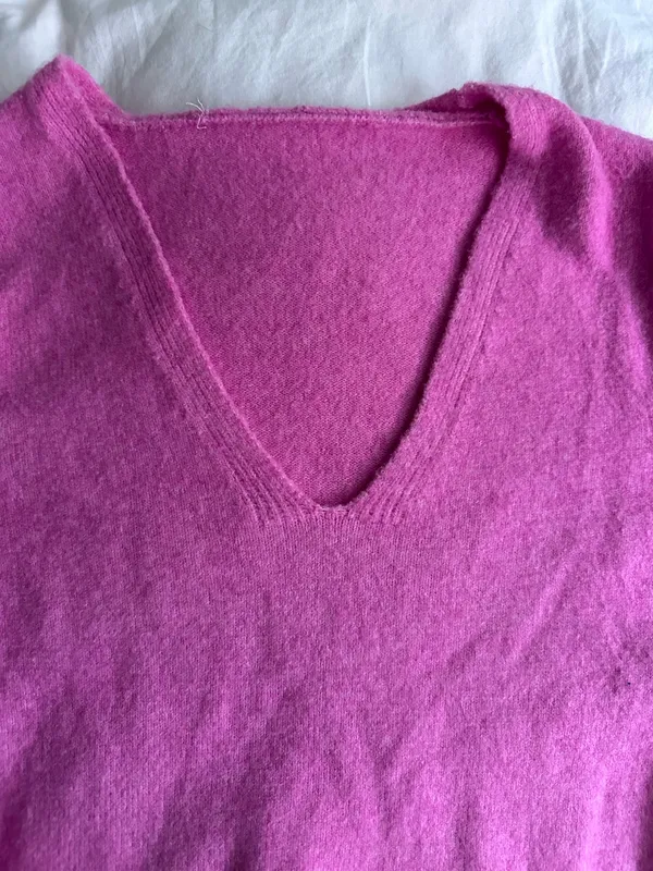Boutique Pink V - Image 2