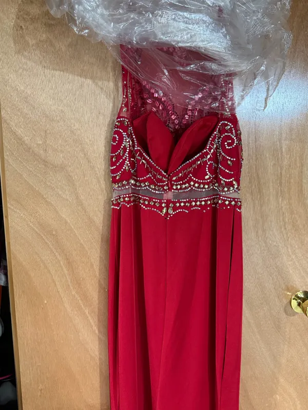 Red floor length prom dress with legs slit - Image 3