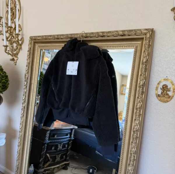 ALO Yoga Foxy Sherpa Jacket - Image 2