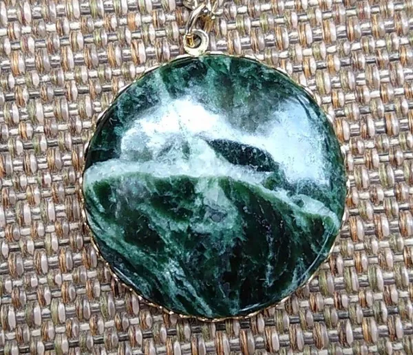 Green Stone Necklace and Bracelet Set - Image 2