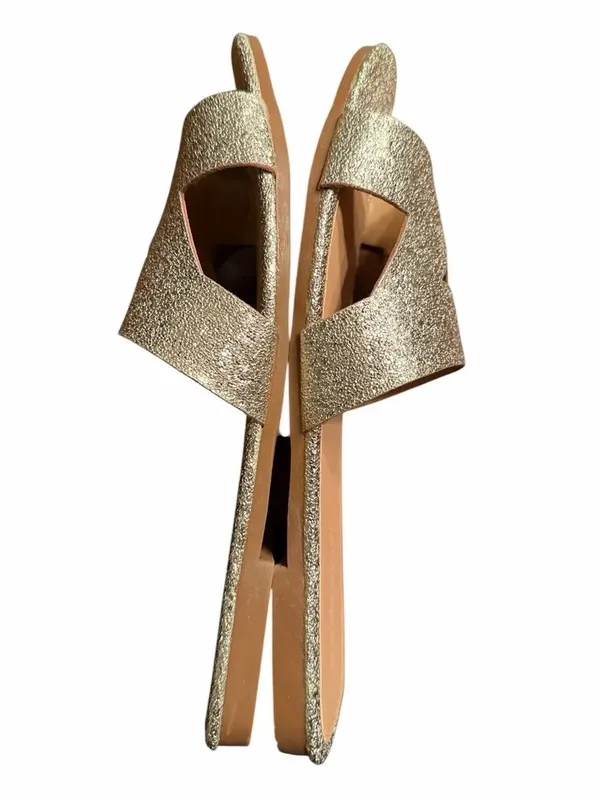 Olivia Miller Gold Slip on Sandals(Size 9) - Image 4