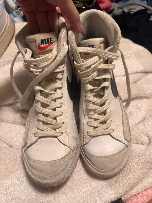 Nike Sneakers - Image 2