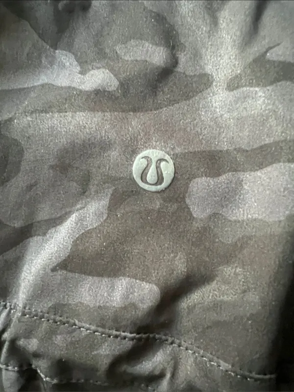 Lululemon Hooded Lightweight Jacket - Dark Camouflage sz8 - Image 5