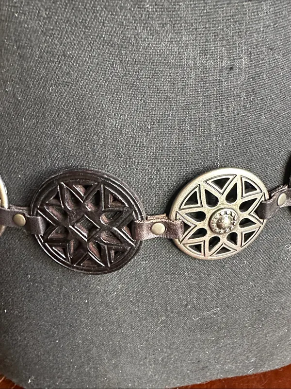 Fossil Black and Silver Round Medallion Link Belt - Image 2