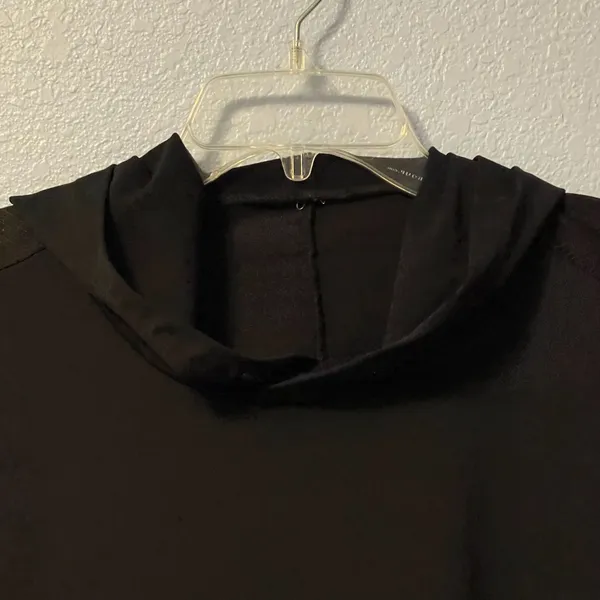 Fabletics Black Athletic Hoodie Pullover with Thumbholes and Mesh Panels - Image 5