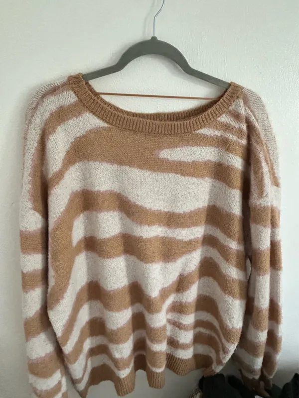 Versona Zebra Striped Sweater - Image 3