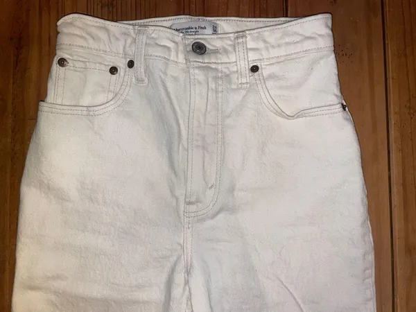 Abercrombie 90s Ultra High Rise Jeans - Image 4