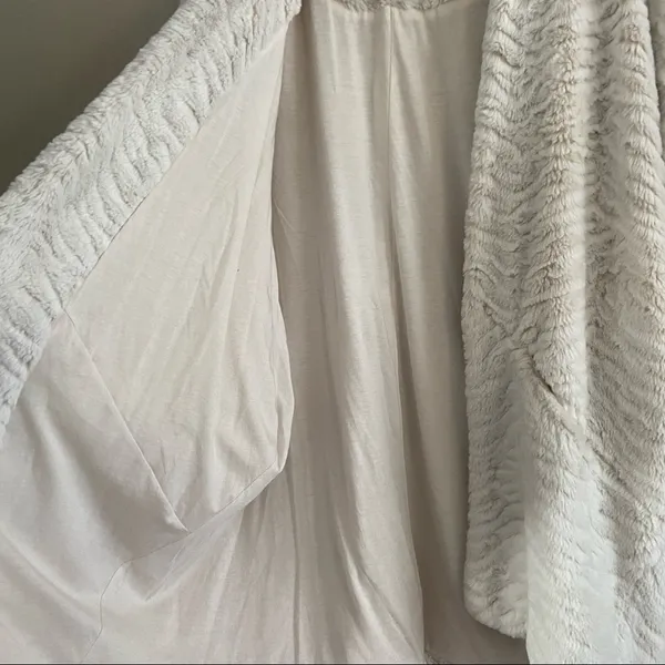 ANTRHO Faux Fur‎ Cocoon Cardigan - Image 8
