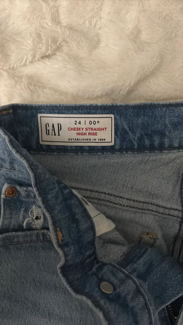 Gap Straight Cheeky Jeans - Image 6