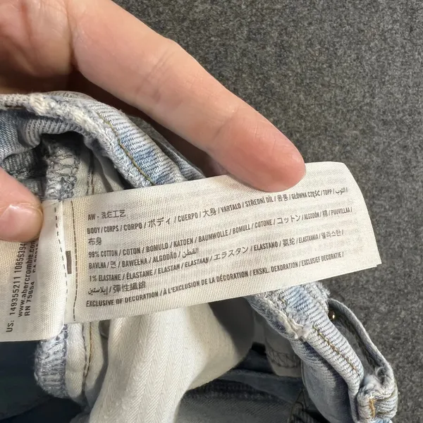 Abercrombie & Fitch The Mom Short Light Wash High Rise Distressed Denim 28 6‎ - Image 8