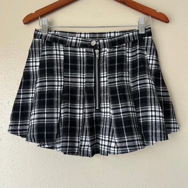 Dolls Kill Trickz N Treatz Black and White Plaid Pleated Mini Skirt Size Small - Image 4