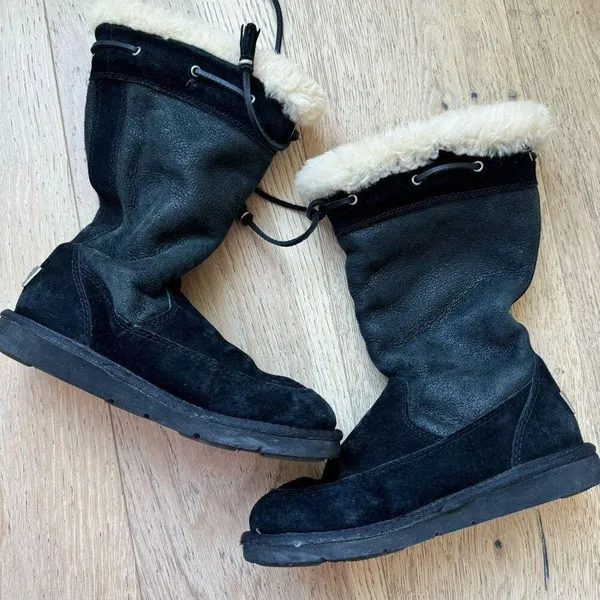 Ugg suburb Tassle size 6 shoes black sheepskin shearling lined winter boots - Image 4