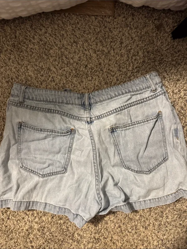 Forever 21 Light Wash Denim Shorts - Image 3