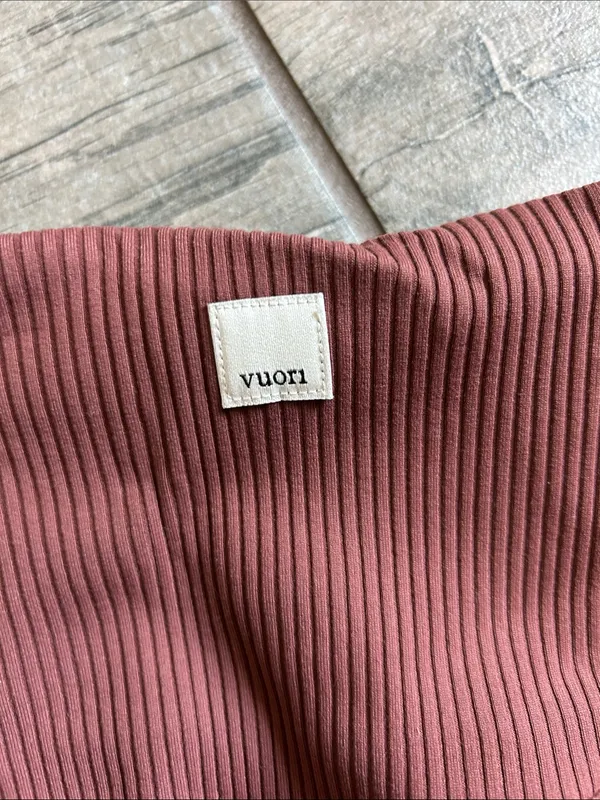 Vuori Ribbed High-Waist Biker Shorts - Image 4