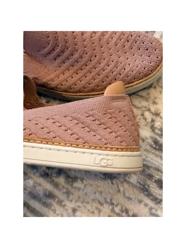 UGG women's size 8 Sammy Chevron Sneaker 1102560 - Image 7