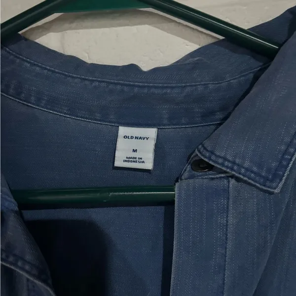Old navy denim button down down medium - Image 3