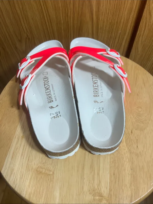 Birkenstock women Arizona Sandals in Neon Pink - Image 3